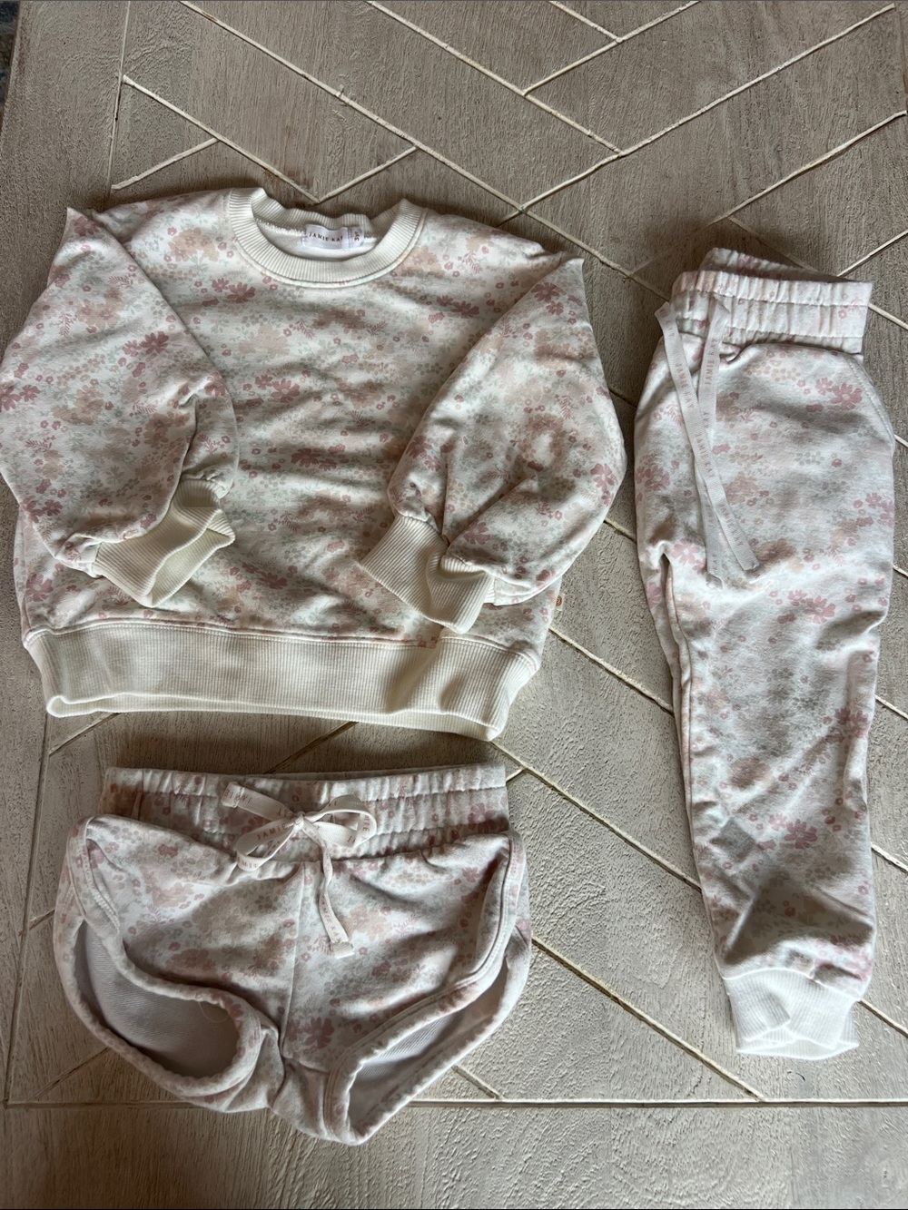 Jamie Kay wildflower sweatshirt/ sweatpants/ shortie bundle 3Y